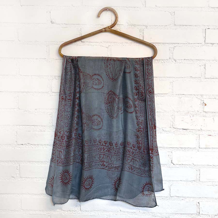 Valaistunut opettaja Huivi