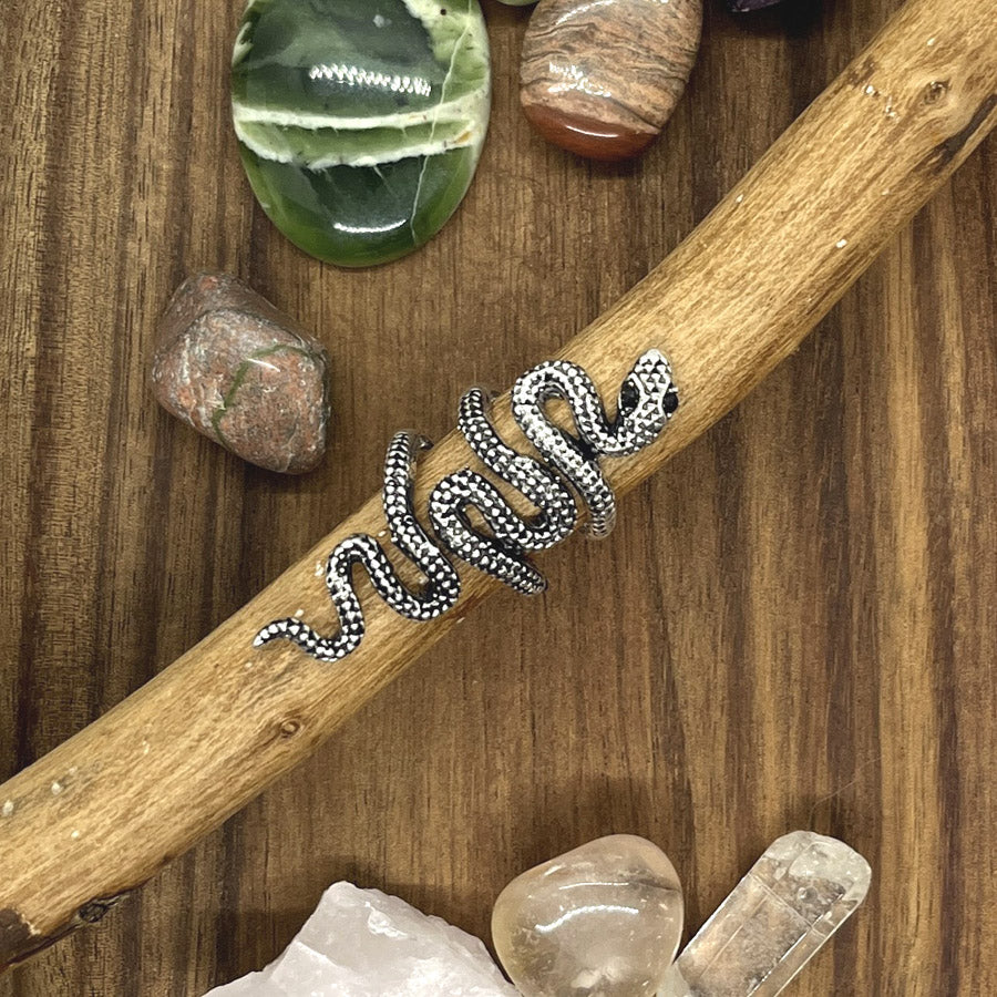 Mustasilmä Käärmesormus