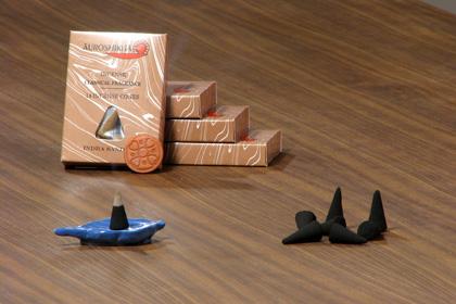 Suitsuke Auroshikha kartiot Sandalwood