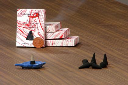 Suitsuke Auroshikha kartiot White lotus