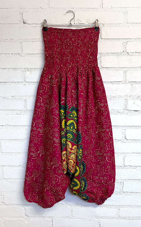 Inaran riikinkukon sulkien ihailu – Haaremihousut