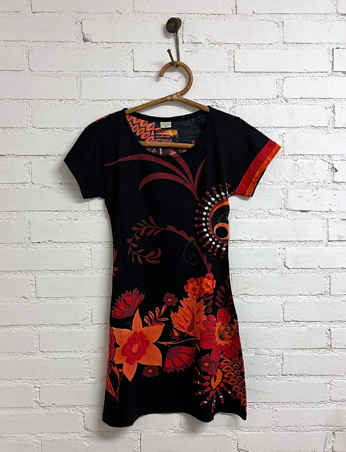 Samiran Basaarin Swing - T-paita - Minimekko