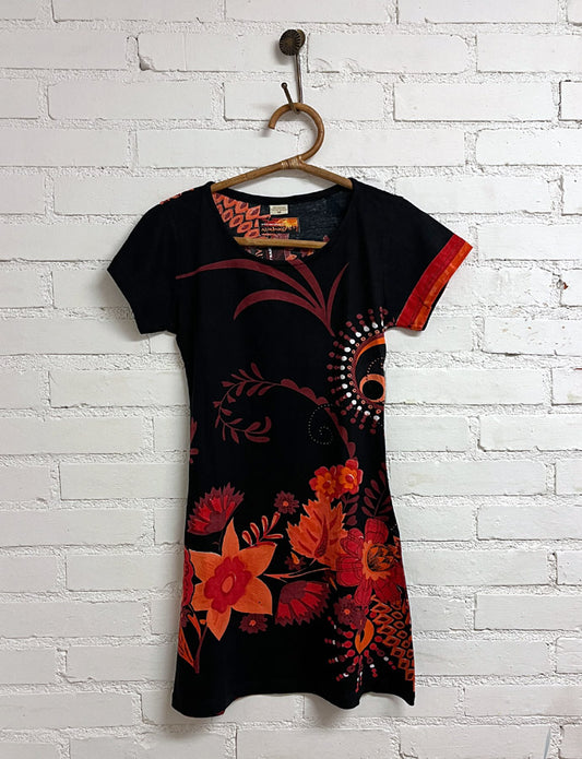 Samiran Basaarin Swing - T-paita - Minimekko