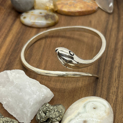 Suojeleva Käärme Käsirengas