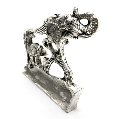 Metalliveistos Savannin Matriarkka