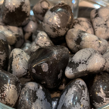 Lumihiutaleobsidiaani, energiakivi