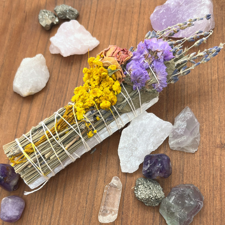 Yrttisuitsuke, Salvia, Laventeli, Palo Santo, Kuivakukat & Seleniittisauva